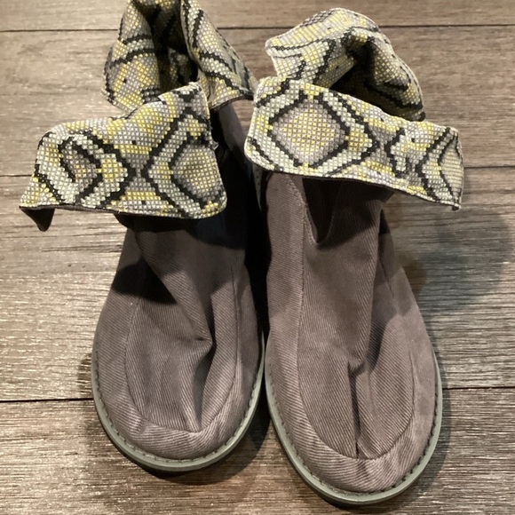 Sanuk Drop Top Ankle Boot Shoe Womens‎ 7 Gray Fold Over Slip On Lightweight - Picture 4 of 4